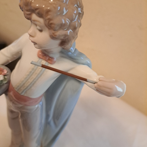 Excellent  Lladro  Presto 5759 boy magician with wand figurine - Picture 2 of 6